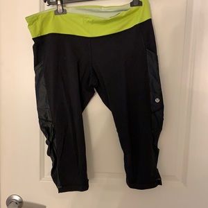 Lululemon cropped capris with ruched sides